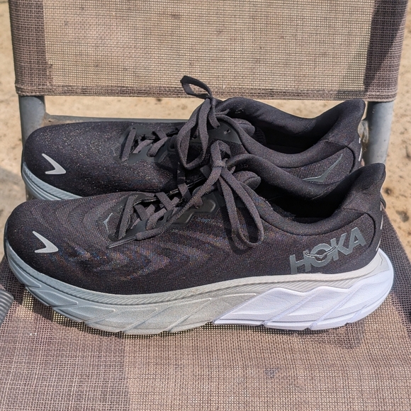 HOKA Arahi 6 Men\'s Size 8D.  Like New Condition. main image 9